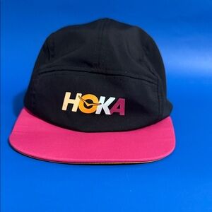 Hoka Performance Hat in Black and Pink